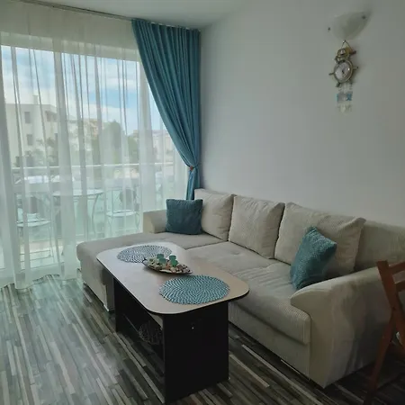 уютен за в сарафово - море, плаж и удобства Apartman